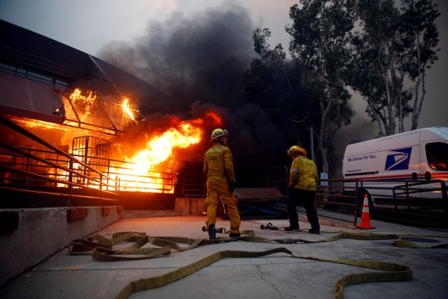 Καλιφόρνια : Οι καταστροφικές πυρκαγιές οφείλονται σε κακή διαχείριση των δασών λέει ο Τραμπ