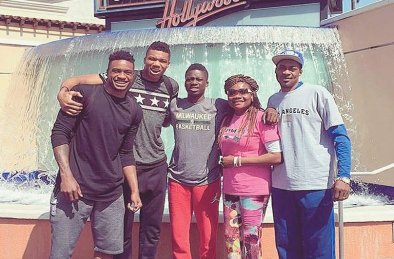 Η ευτυχία που κόβεται στα τρία…