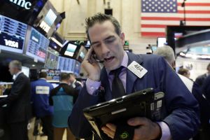 Βουτιά 600 μονάδων για τον Dow Jones