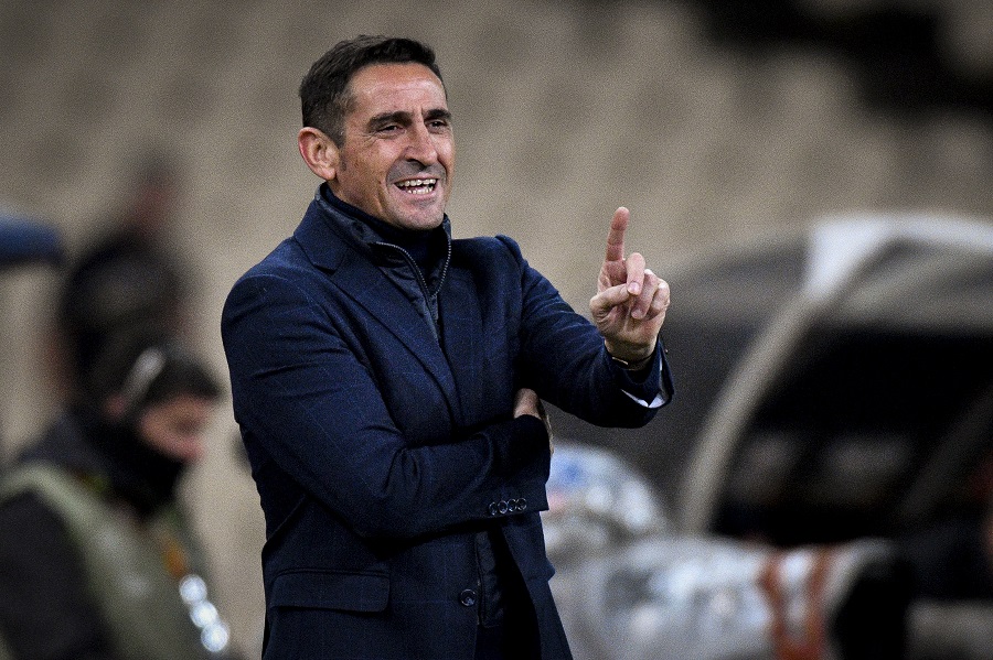 Πείτε με ονειροπόλο, μα βλέπω πίσω τον Μανόλο