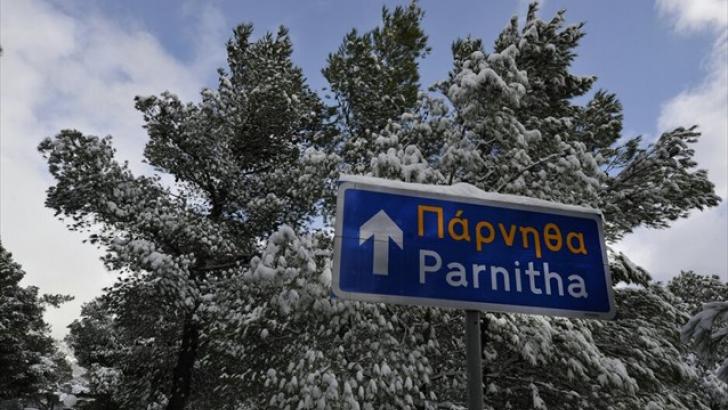 Καιρός : Πάγωσε η Ελλάδα – Χιόνια και στην Πάρνηθα σήμερα
