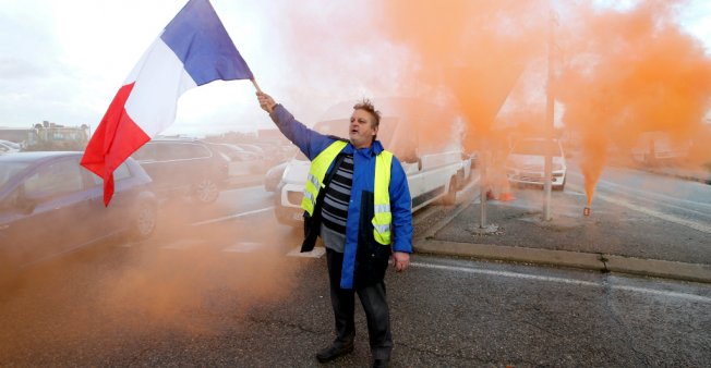 Γαλλία : Πλήγμα στην «Black Friday» η αντιπαράθεση Μακρόν – διαδηλωτών