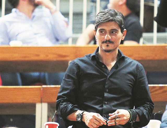 Με στολή εξόδου στην εκκλησία