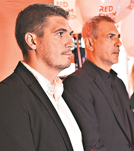 Δελφίνι στη στεριά!