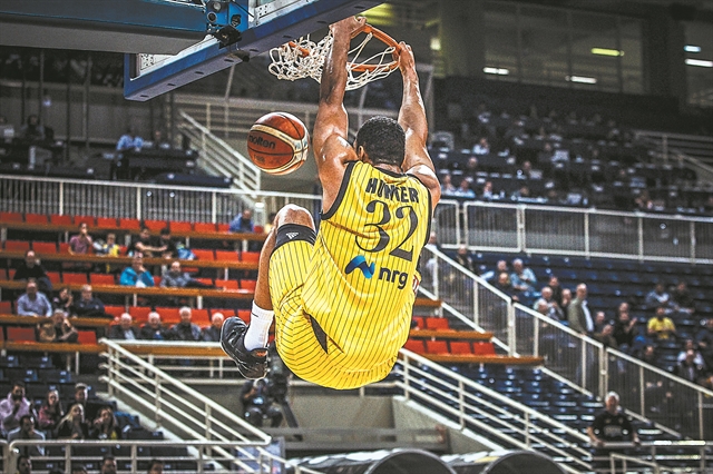 Με μηχανοδηγό τον Χάντερ