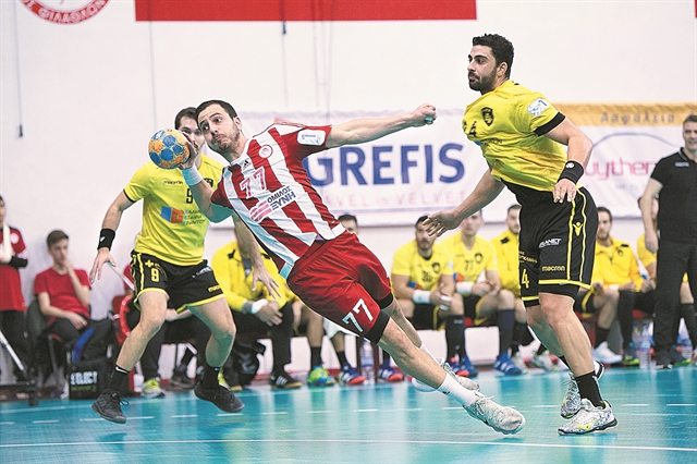 Ολυμπιακός και ΑΕΚ αγκαλιά στην κορυφή