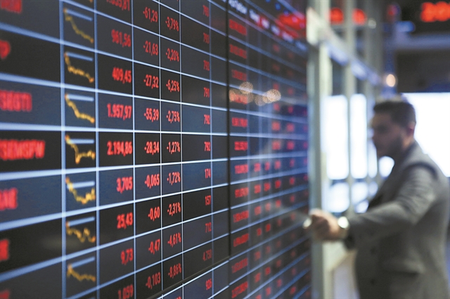 Στον ρυθμό των αυξήσεων επιτοκίων και το ΧΑ