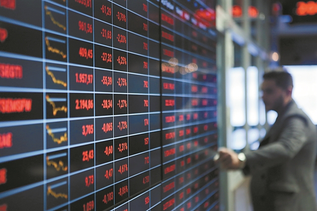 Επιστροφή στο κόκκινο για αγορές και Χρηματιστήριο Αθηνών