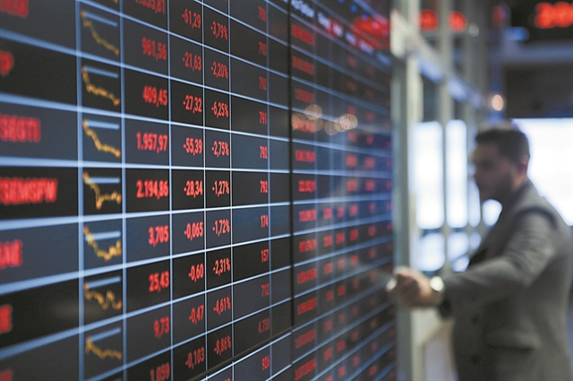 Επιστροφή στο «κόκκινο» και στο Χρηματιστήριο Αθηνών