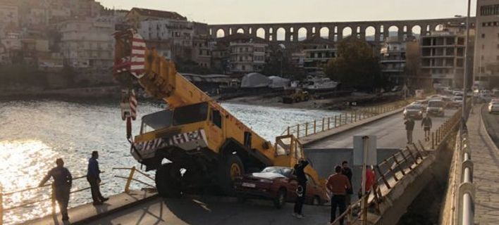 Πανικός στην Καβάλα από κατάρρευση γέφυρας (εντυπωσιακές εικόνες)