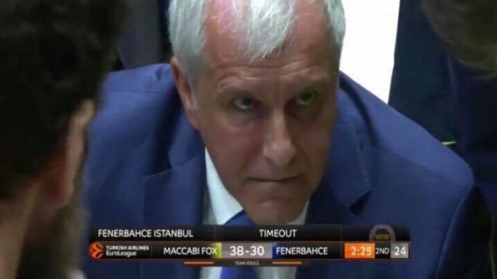 Εξαλλος ο Ζέλικο με τον Σλούκα: «Τώρα με ρωτάς τι να παίξουμε;»