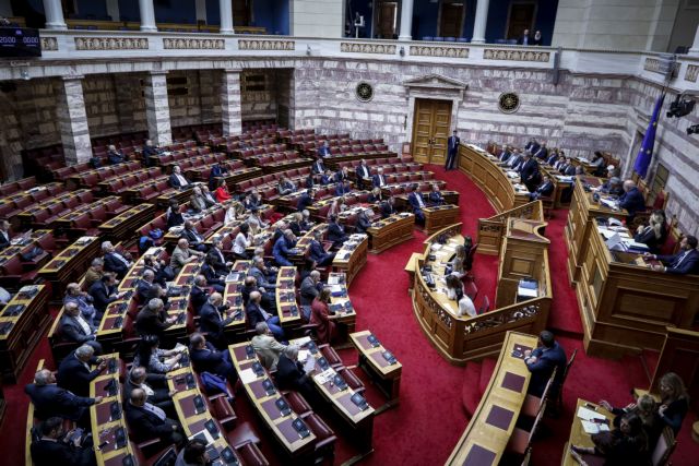 Ενός λεπτού σιγή για τον Κωνσταντίνο Κατσίφα στη Βουλή