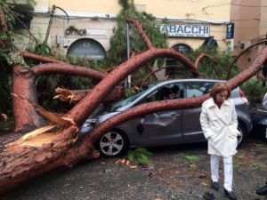 Κακοκαιρία που σκοτώνει στην Ιταλία:  Στους 17 οι νεκροί