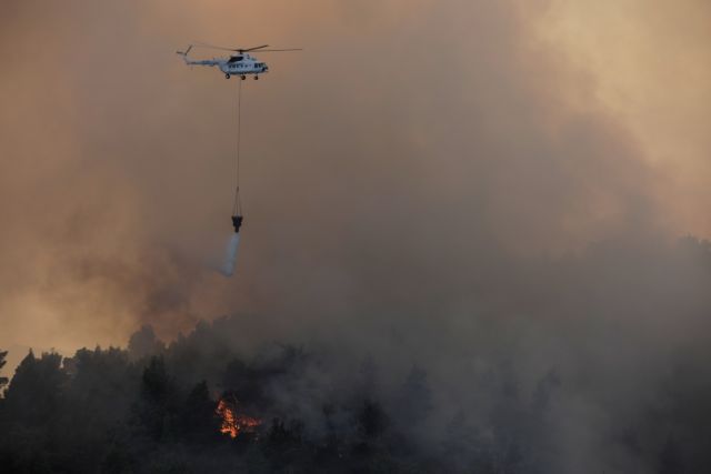 Στρατιωτικά πυρά προκάλεσαν μεγάλη πυρκαγιά σε δάσος στη Λέσβο