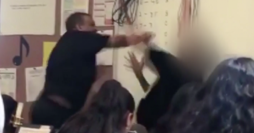 Καθηγητής απαντά με μπουνιές στις προσβολές μαθητή του (video)