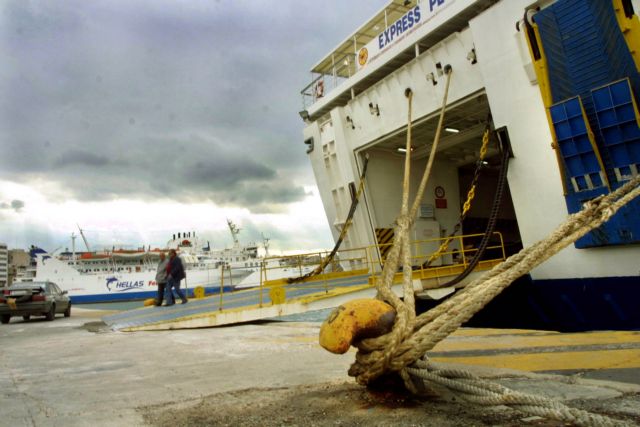 «Δεμένα» πλοία και στην Κέρκυρα – Σαρώνει η κακοκαιρία