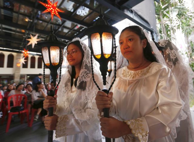 Εικόνες Χριστουγέννων: Πως γιορτάζουν ανά τον κόσμο