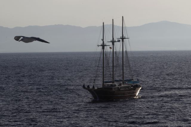 Κυπαρισσία : Σε ιστιοφόρο 64 μετανάστες