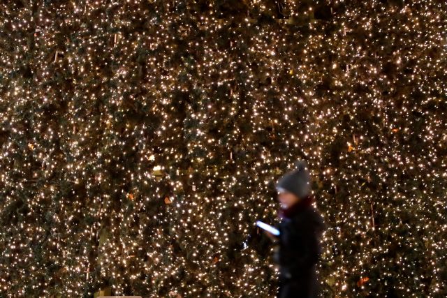 Τσεχία: Εντυπωσιακός στολισμός σπιτιού με 55.274 λαμπιόνια!