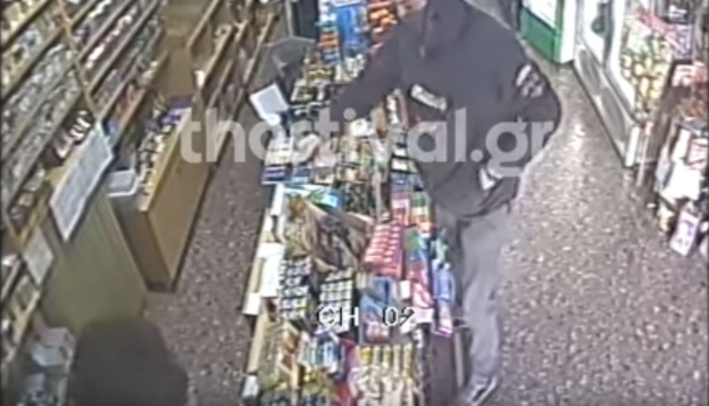 Θεσσαλονίκη : Καρέ – καρέ κινηματογραφική ληστεία σε ψιλικατζίδικο