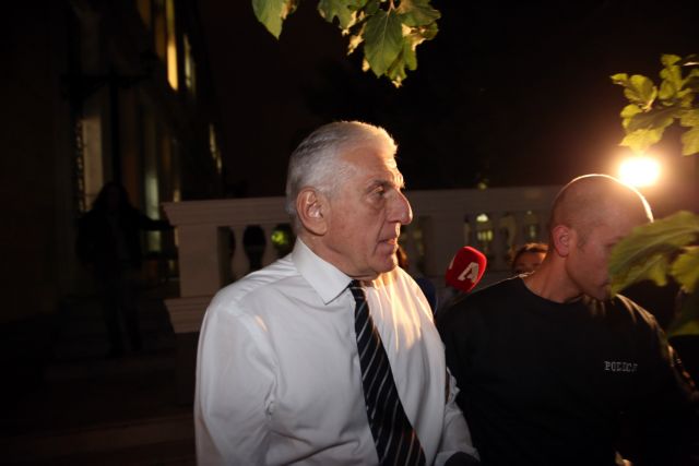 «Μπλόκο» στο άνοιγμα λογαριασμών του Γιάννου Παπαντωνίου