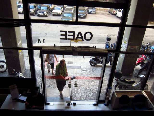 Υπογράφεται η υπουργική απόφαση για τη μηνιαία καταβολή εισφορών στον ΟΑΕΕ