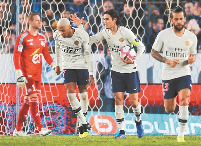 Αυτή η νύχτα μένει