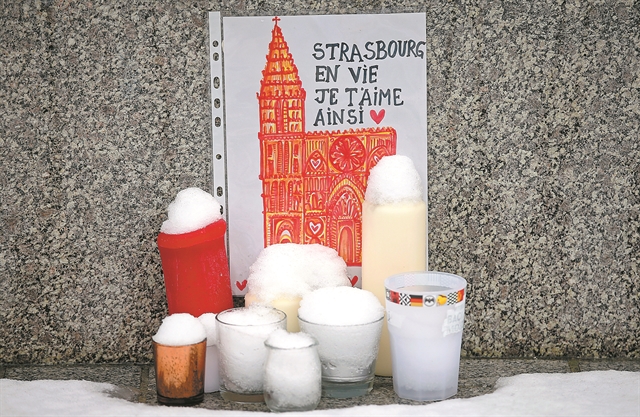 Ολως τυχαίως, μας ψεκάζουν