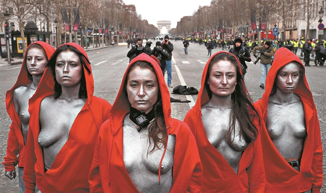 Η ευρω-επίθεση της Λεπέν