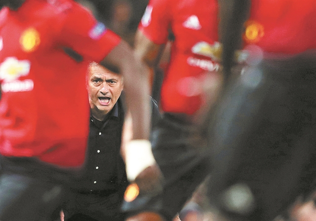 Στάση κατά του Μουρίνιο!