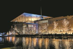 Παραμυθάδες στον Φάρο και τέχνη από βιβλία στο Μέγαρο