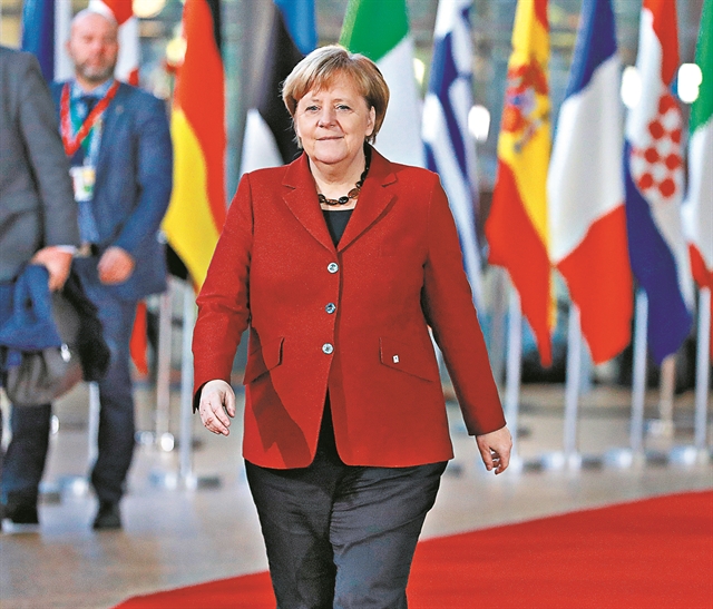 Μέρκελ μεταξύ Τραμπ και Σόιμπλε