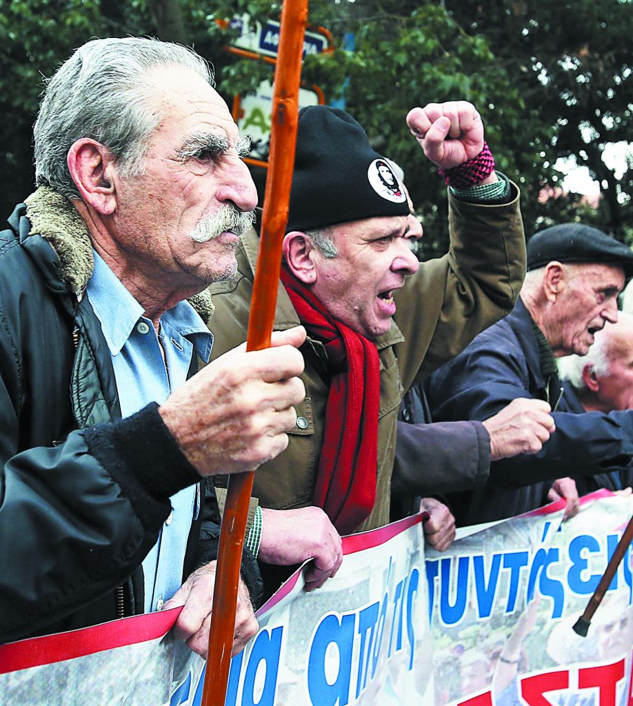 Γλίτωσαν το μαχαίρι αλλά όχι και το κούρεμα
