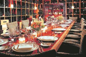 «Granny’s tea» και… νυχτερινές επισκέψεις