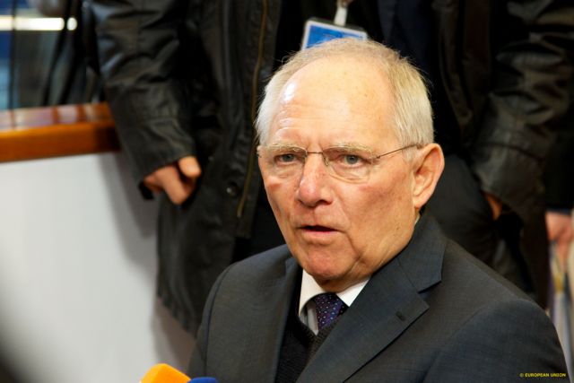 Süddeutsche Zeitung: Ο Β. Σόιμπλε συναίνεσε σε μια τολμηρή συμφωνία στο θέμα του ελληνικού χρέους