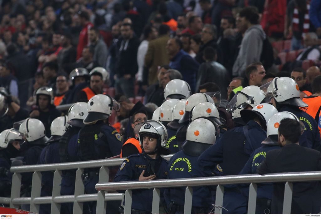 Πέντε συλλήψεις στο «Καραϊσκάκης» μετά τον αγώνα Ολυμπιακού-ΑΕΚ