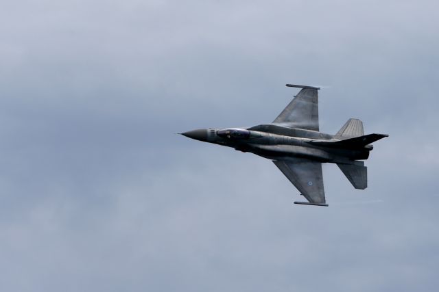Σε ξέρα οι φρεγάτες, στον «αέρα» τα  F-16