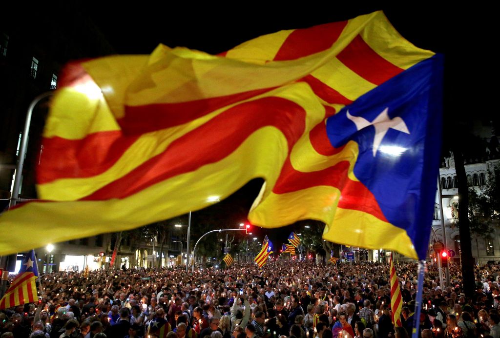 El Pais: Χωρίς το ευρώ και την ΕΚΤ η Καταλωνία θα βίωνε κρίση όπως η Ελλάδα το 2015