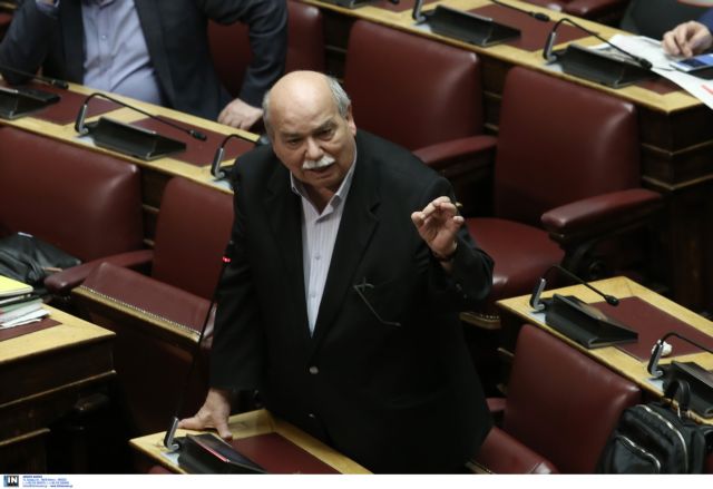 Μομφή κατά βουλευτών της ΧΑ για υβριστική συμπεριφορά