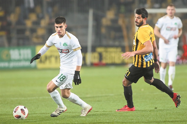 «Δένει» τα ασημικά!