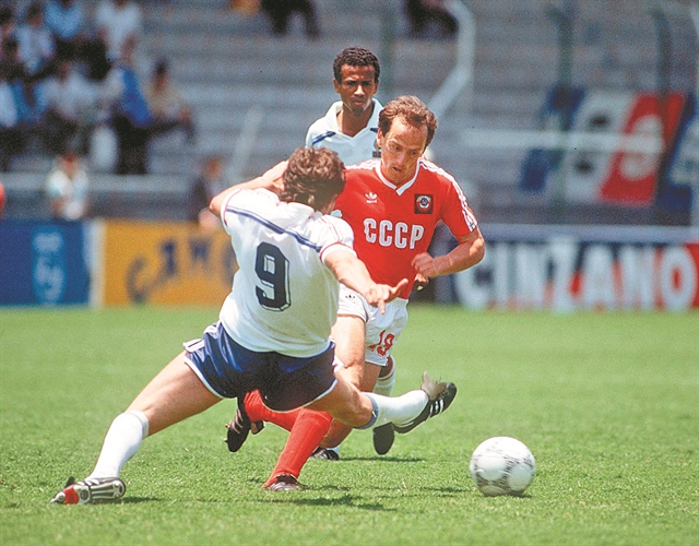 Παίζει μπάλα και με τους… πρώην