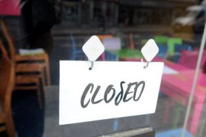 Πάνω από 1.000 λουκέτα σε εστιατόρια στη Βρετανία