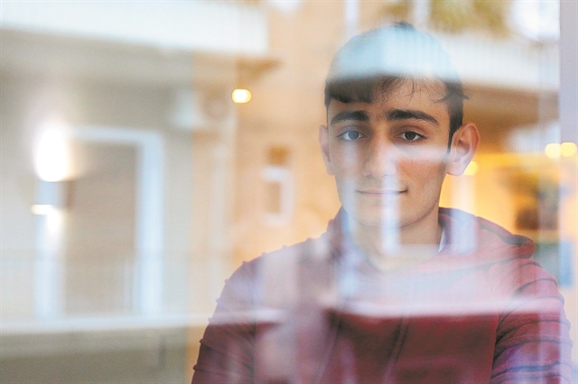 «Το πιο δύσκολο πράγμα είναι να μην έχεις κανέναν»