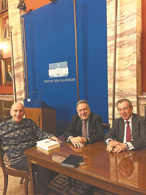 Αγαπάμε τη χώρα, αλλά μισούμε το κράτος μας