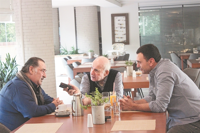 Η χώρα έχει ανάγκη από έναν ήρωα