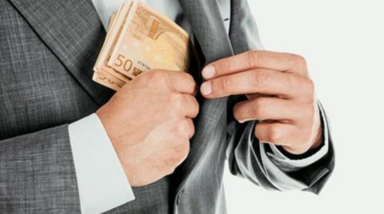 Î ÏŒÏÎ¹ÏƒÎ¼Î± â€“ ÎºÏŒÎ»Î±Ï†Î¿Ï‚ Î³Î¹Î± ÎºÎ±ÎºÎ¿Î´Î¹Î¿Î¯ÎºÎ·ÏƒÎ· ÎºÎ±Î¹ ÏƒÏ€Î±Ï„Î¬Î»Î· Ï„Î¿Ï… Î´Î·Î¼Î¿ÏƒÎ¯Î¿Ï… Ï‡ÏÎ®Î¼Î±Ï„Î¿Ï‚ | tanea.gr