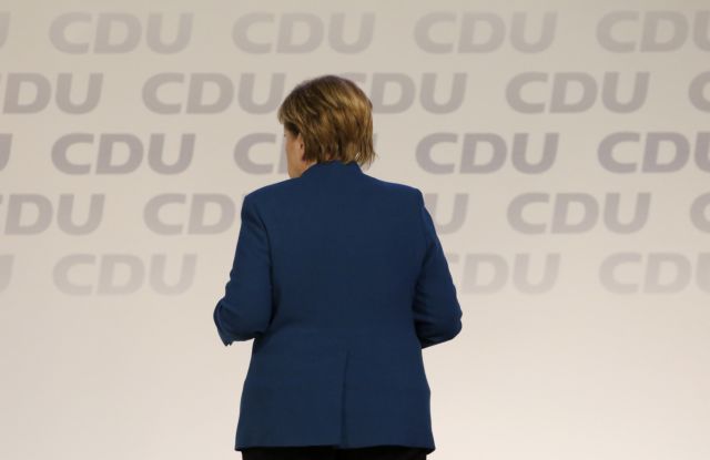 Η θεία Ανγκελα μας… γυρνά την πλάτη