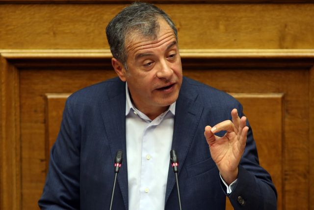 Θεοδωράκης: Επιζήμιες οι προεκλογικού τύπου κραυγές στα ελληνοτουρκικά
