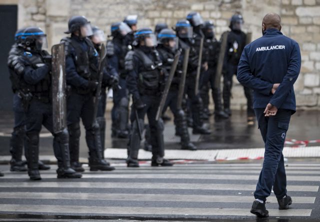Γαλλία: Δρακόντεια μέτρα εν όψει των κινητοποιήσεων των «κίτρινων γιλέκων»
