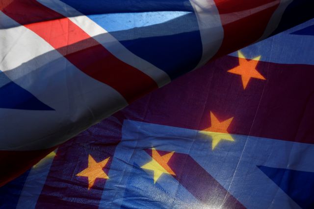 Brexit: Εξοδος χωρίς συμφωνία, στο τραπέζι του υπουργικού
